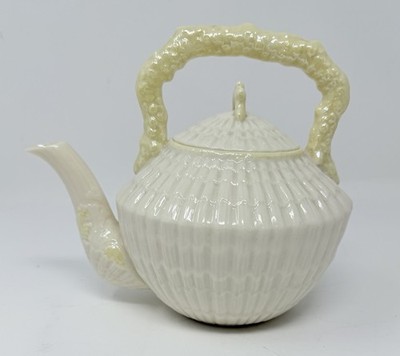 IRISH BELLEEK ''LIMPET'' Yellow Accent Teapot 32 Oz