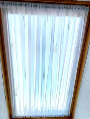 Spanngardine B 100cm  H 98cm mit etwas Grün Dachfenster  Scheibengardinen