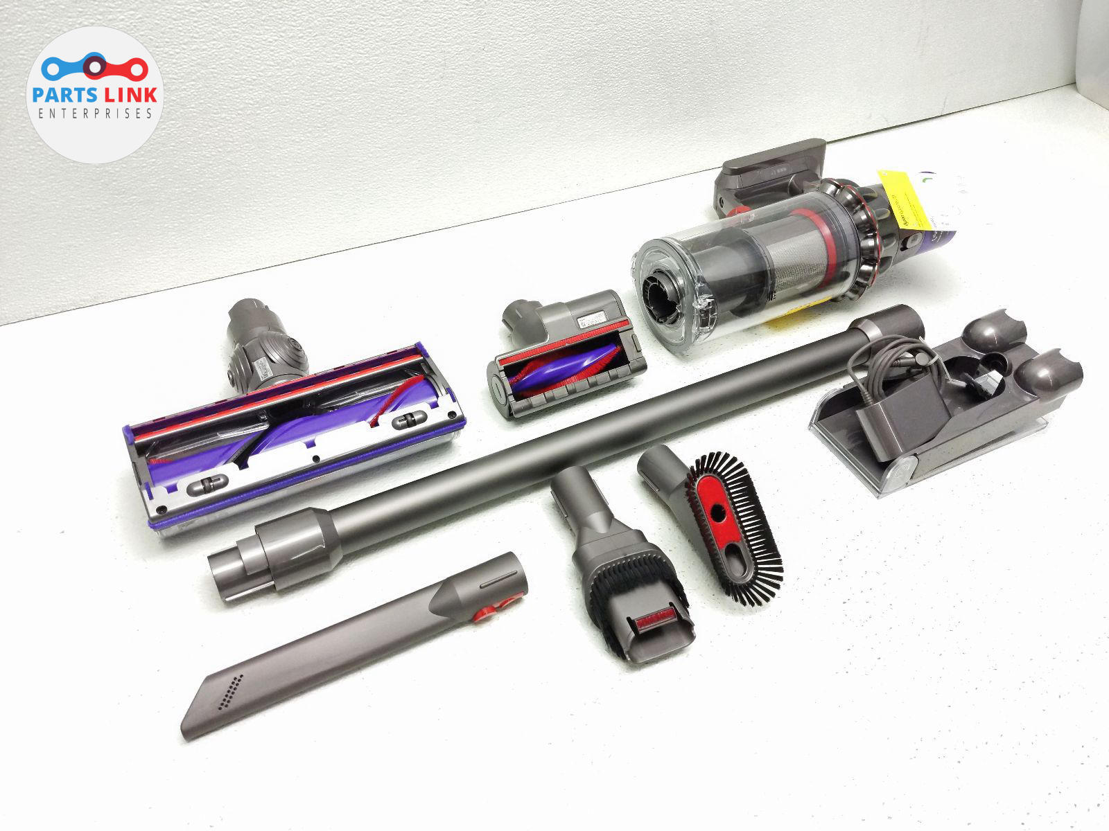 DYSON V10 TOTAL CLEAN+ VACUUM CLEANER CORDLESS IRON SET MINT