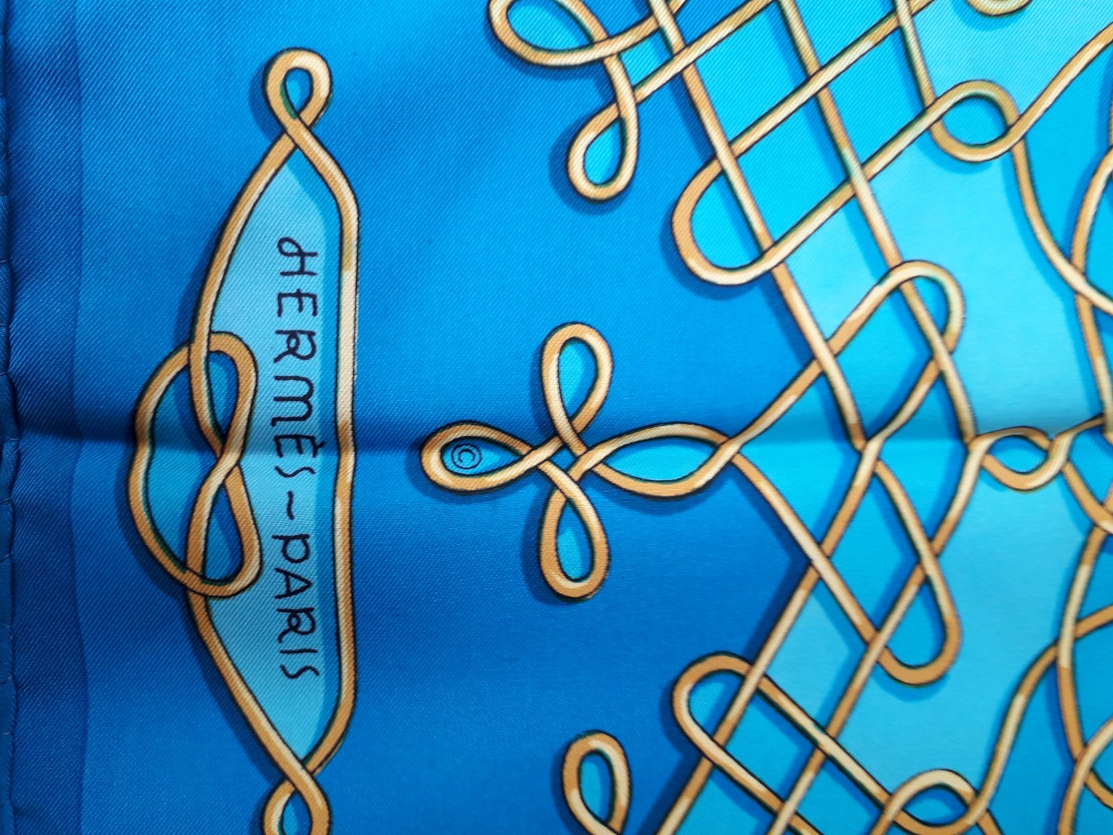 Hermes scarf, vintage, in excellent condition.