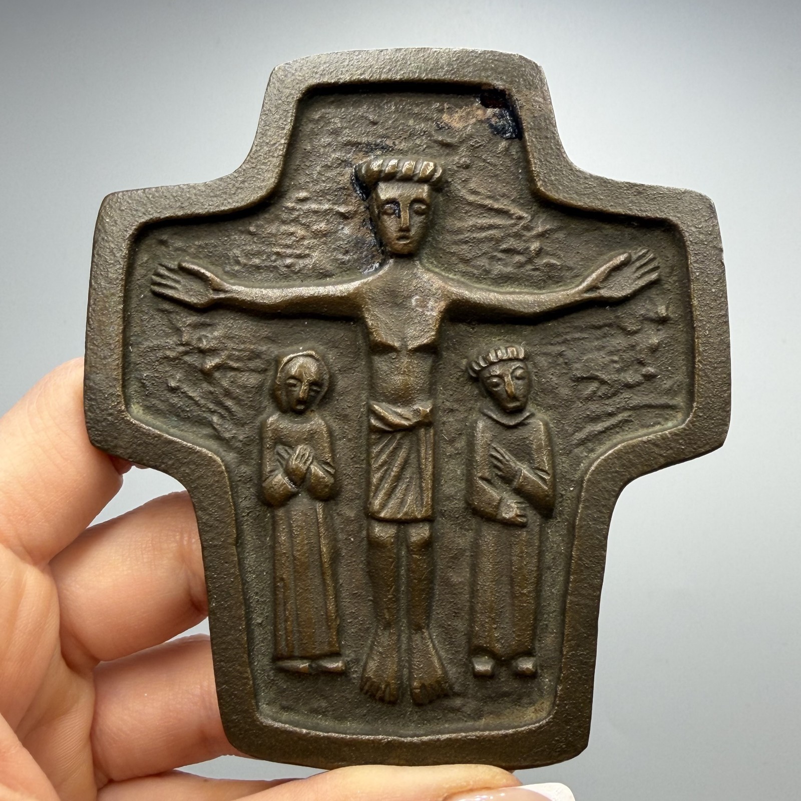 Christliches Wandkreuz Vintage Bronze 1969 Deutschland Religiöse Kunst Altardekor