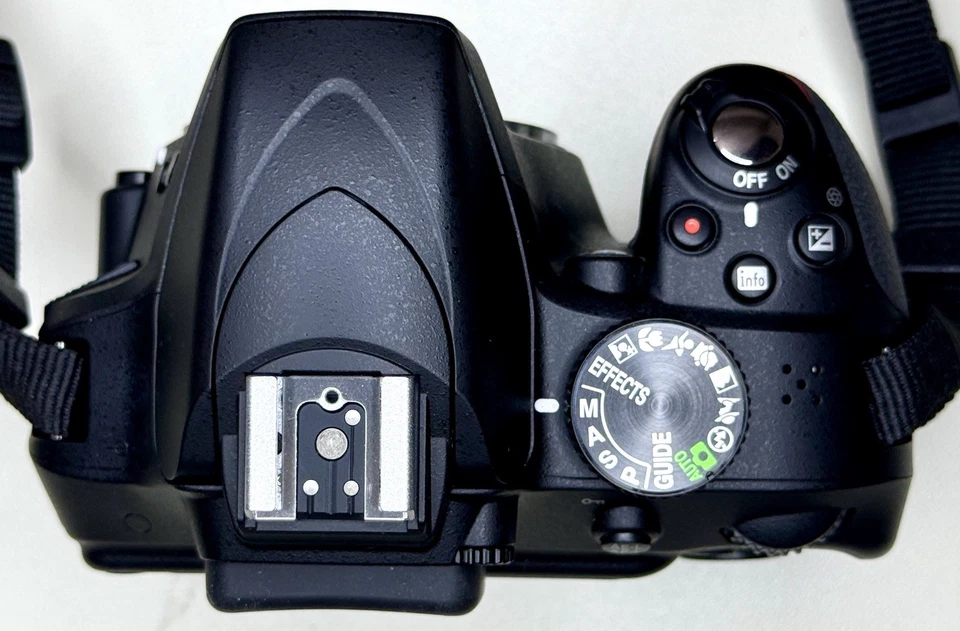 Nikon D3100 Digital SLR Camera 18-55MM Lens Accessories Case For Parts or Repair - Image 4 of 4