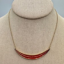Collar colgante vintage Avon Team Leader 5-78 esmalte rojo media luna barra delicado