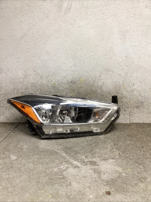 2018-2020 NISSAN KICKS RIGHT RH PASSENGER SIDE HEADLIGHT OEM HALOGEN 260105RL0A