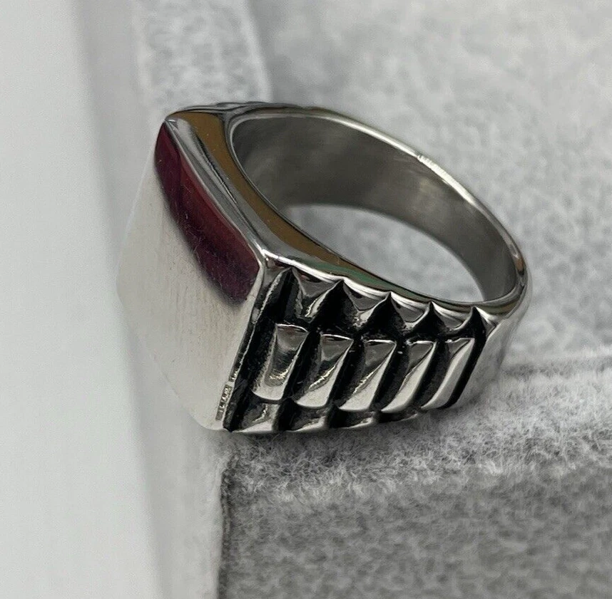 ANELLO COLORE ARGENTO SQUADRATO PERSONALIZZABILE CON INCISIONE ACCIAIO INOX UOMO - Immagine 4 di 4