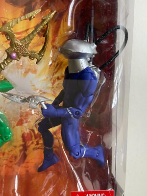 DC Comics 4-Inch Action Figure 2-Pack - Aquaman Vs Black Manta With 6 Mystery Accessories