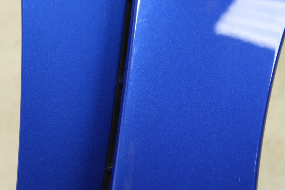 Subaru WRX STI 2019-2021 guardabarros derecho moldeado (K7X azul) OEM LC17 Foto 4 de 4