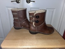 Women  s UGG Sheepskin Leather Boots- Size 7