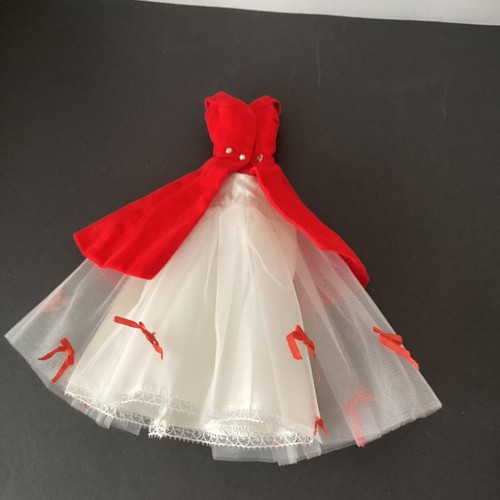 Épnglé par Aleca Corbett sur Dolls | Robe barbe, Barbe, Vetement poupee