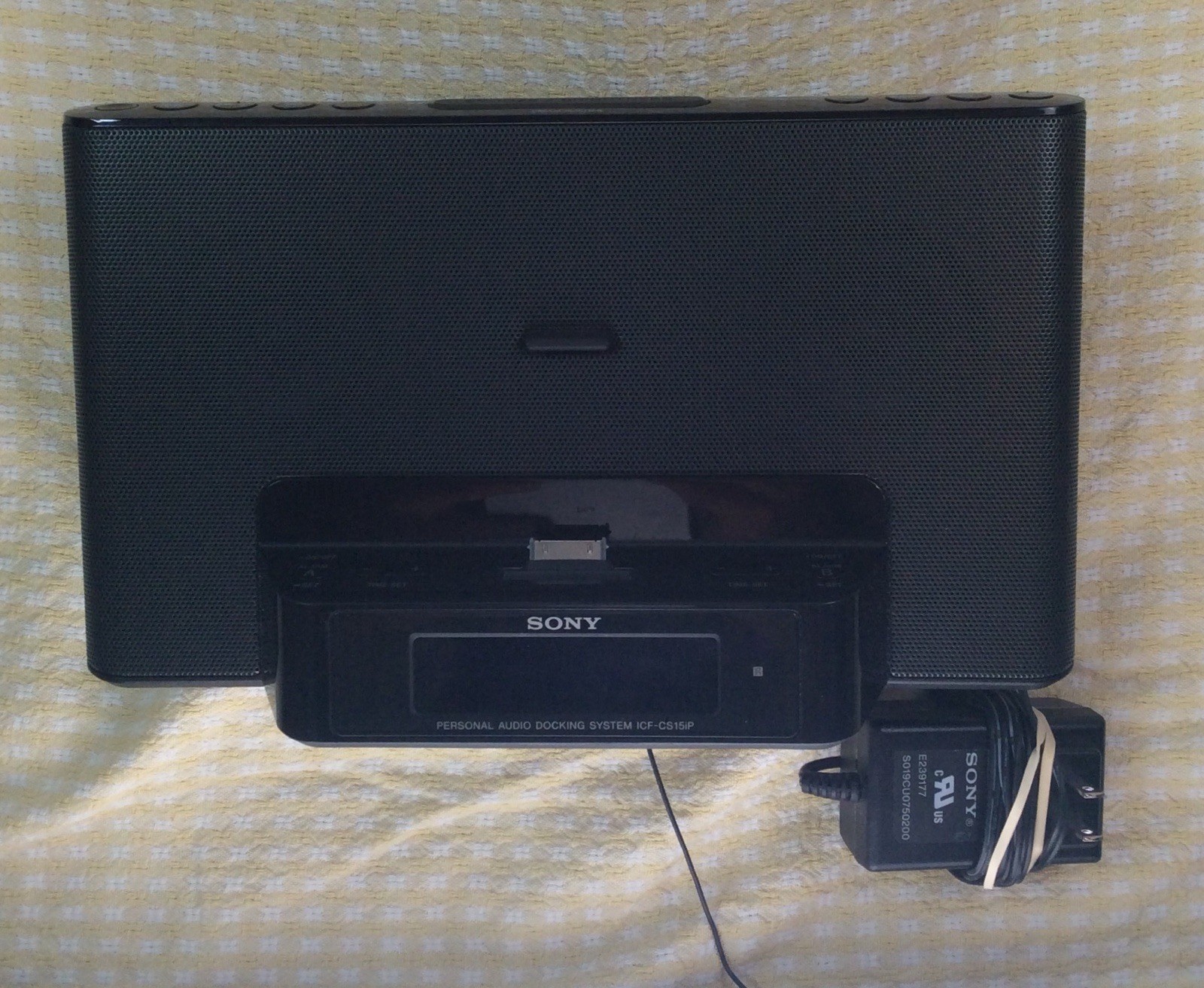 Sony Dream Machine Clock Radio Dock iPhone iPod Lightning Connector