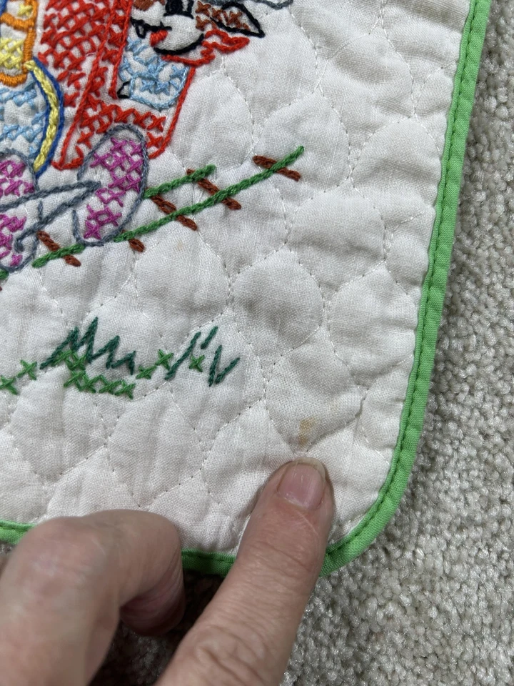 Babero de bebé vintage Disney bordado a mano tren Paragon guardería 12x8 pulgadas Foto 2 de 4