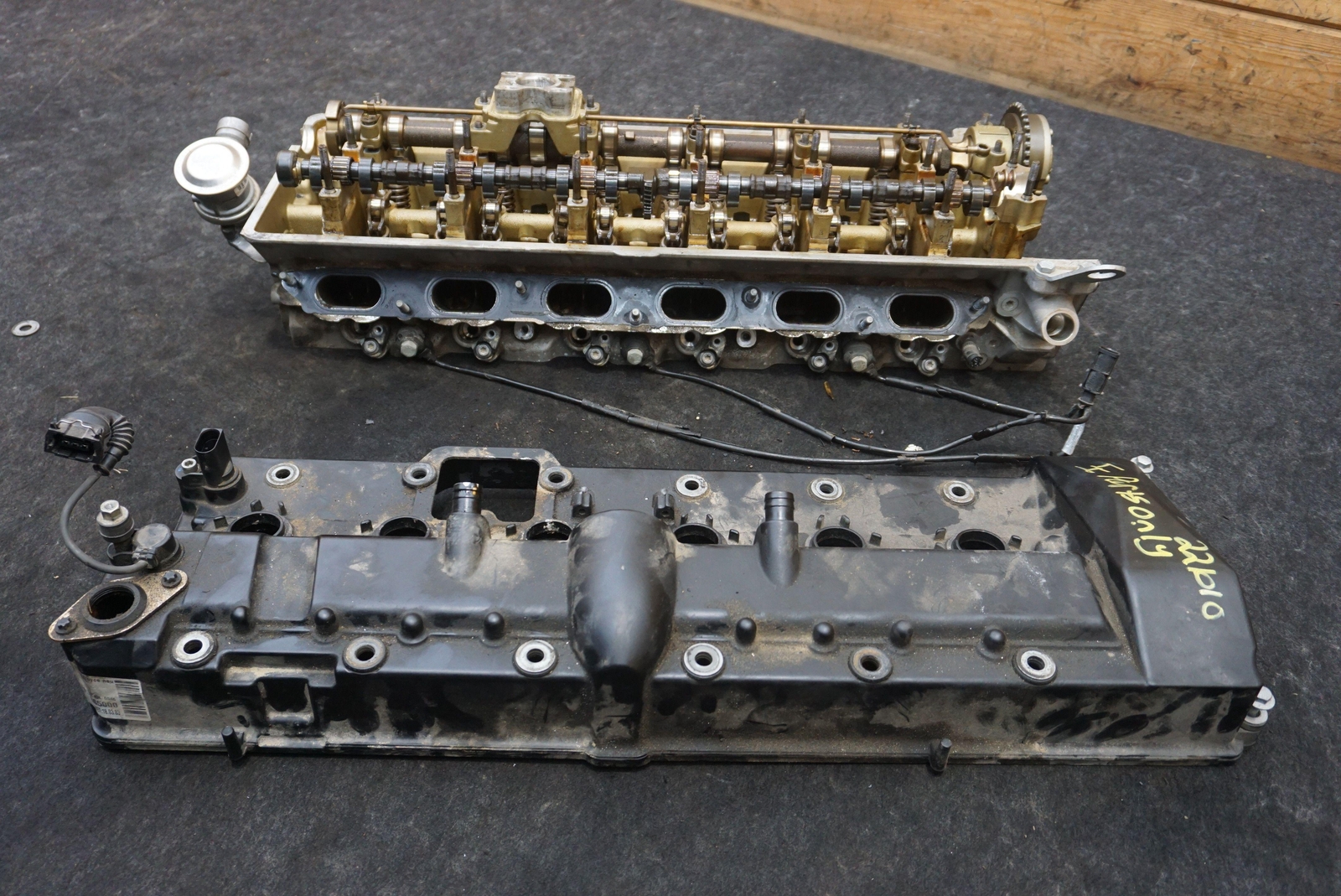 Left Cylinder Head Assembly 11121556129 6.75L Rolls Royce Phantom  