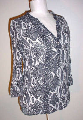 H And M V-Neck Top Size 4 Reptile Pattern 3/4 Sleeve