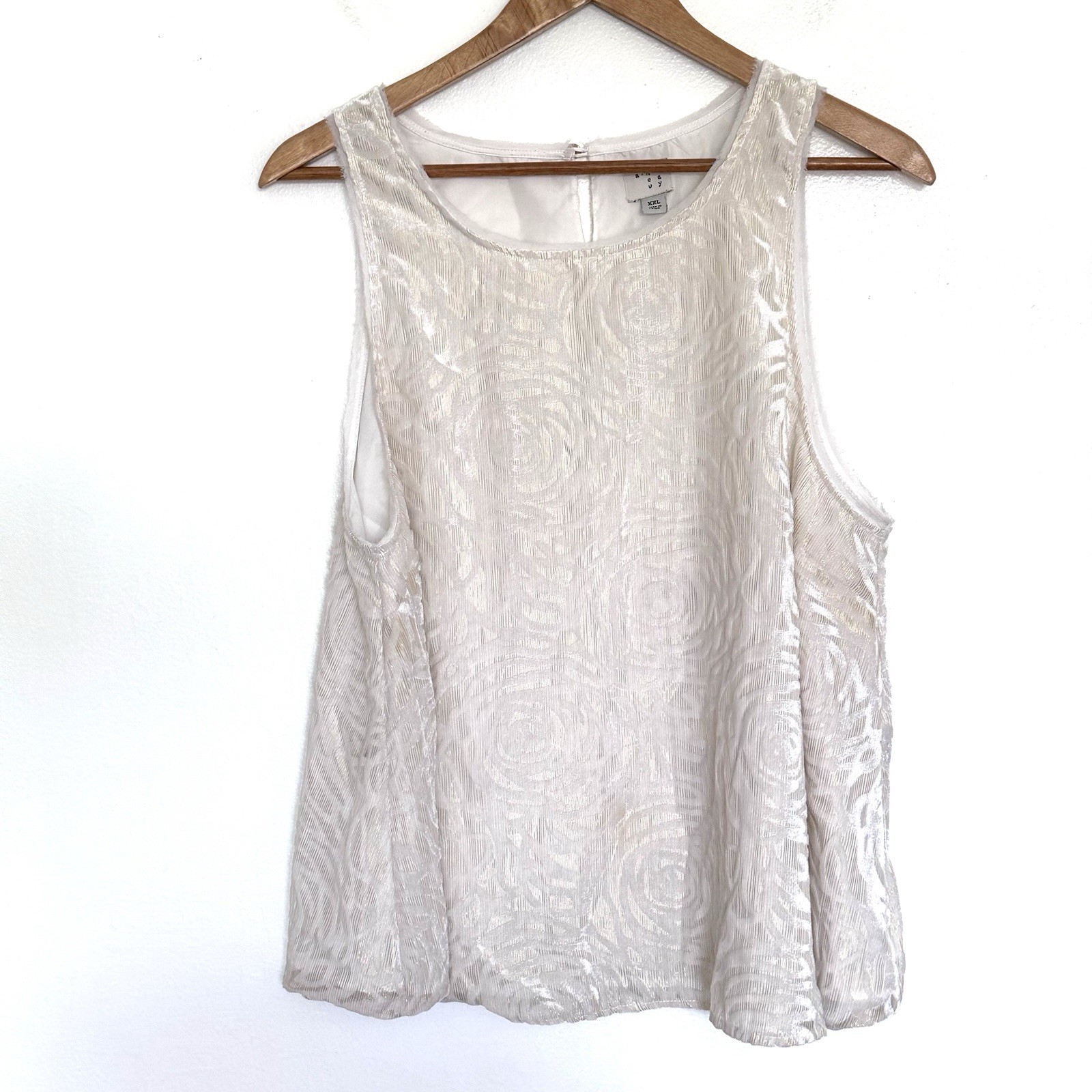 A New Day Shirt Women’s XXL White Gold Sleeveless Lightweight Blouse Top