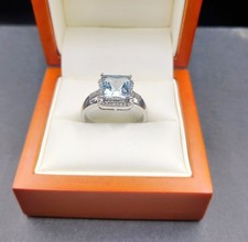 Stunning 9ct White Gold Aquamarine Diamond ring size u/v
