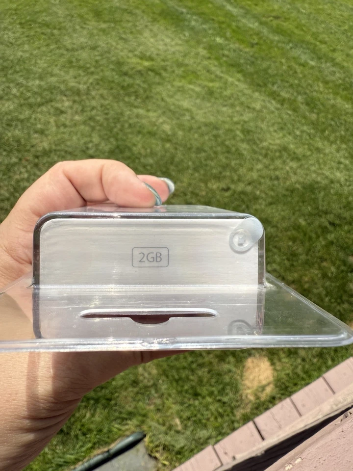 Apple iPod Shuffle A1204 2nd Generation Pink (2 GB) A1204 MB682LL/A NEW SEALED - Image 4 of 4