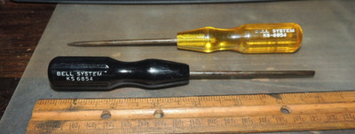 2 VTG. STANLEY USA BELL SYSTEM SCREWDRIVER KS6854, Yellow & Black handles, 1/8''