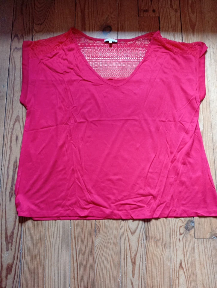 Tee Shirt Rouge - Photo 1/1