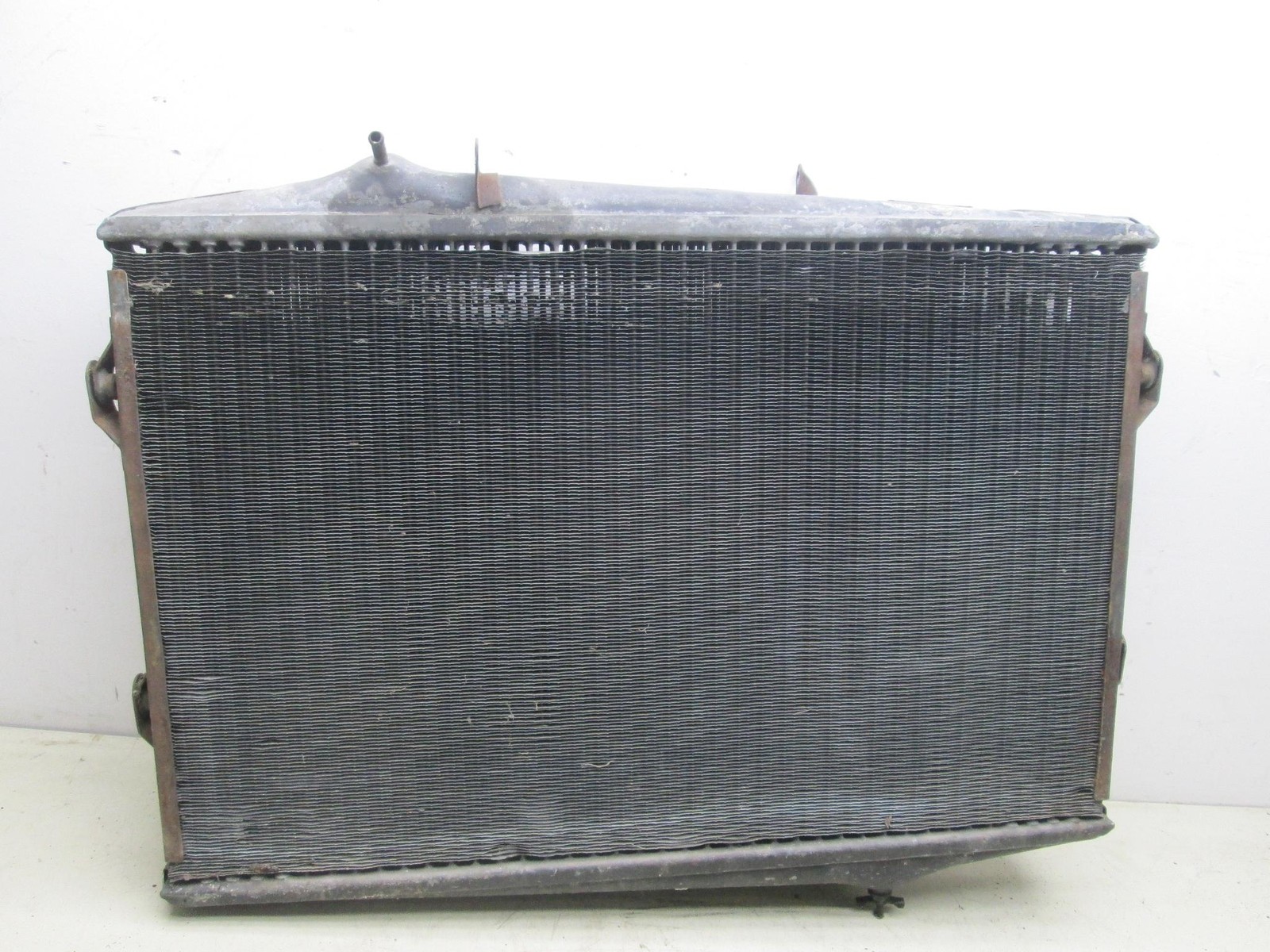 Rolls Royce Silver Shadow T1 engine radiator (USED)