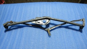 VW Passat - Wischergetriebe Wischergestänge vorne 357955603A 3579556325A