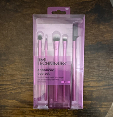 Real Techniques Enhanced Eye Set 6pc Brushes, Lash Separator, Case Purple Vegan