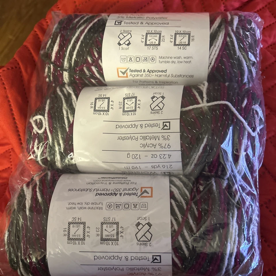 Paquete de 3 hilos brillantes Premier Basix “Poinsettia Shimmer”. Foto 2 de 2