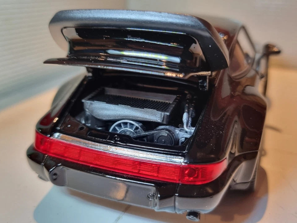 Porsche 911 Turbo 964 Black Detailed Welly 1:24 G Scale Diecast Model Car 24023 - Image 4 of 4