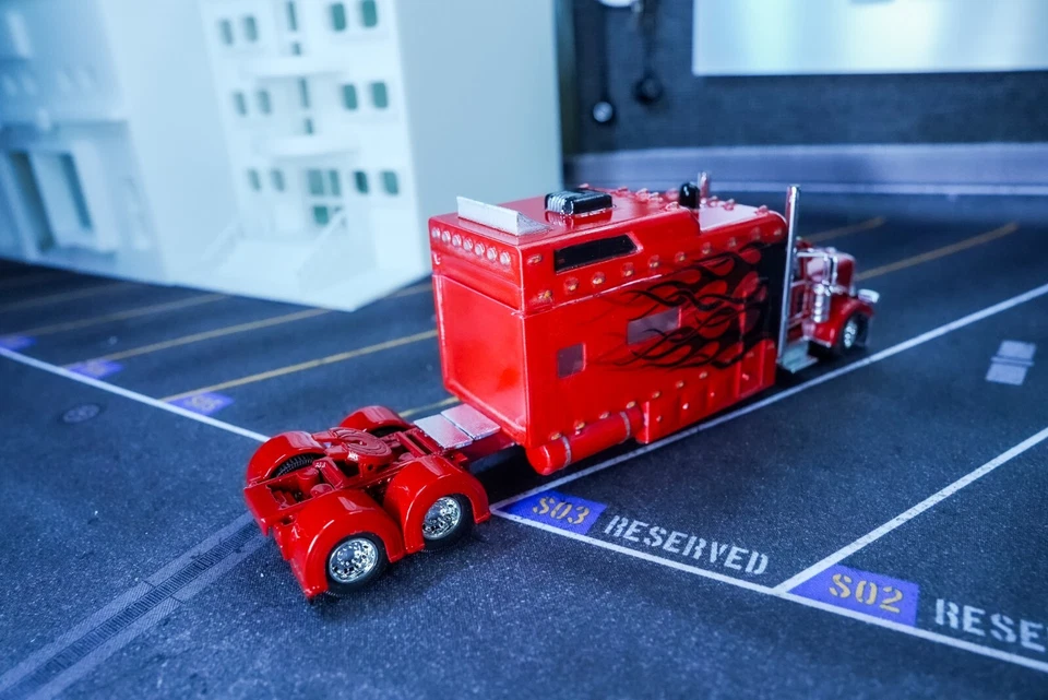 DCP 1:64 Peterbilt 389 Custom Made Long Sleeper - Image 4 of 4