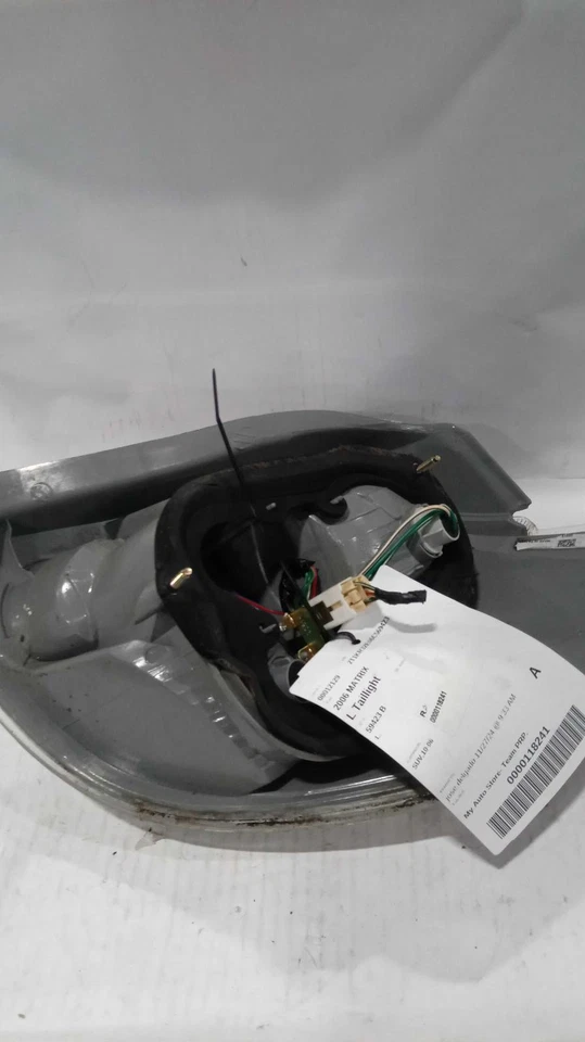 Used Left Tail Light Assembly fits: 2006 Toyota Matrix Left Grade A - Image 2 of 4