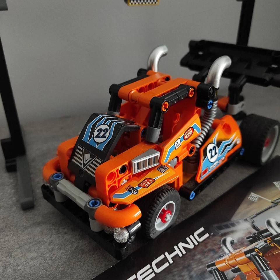 LEGO Technic 42104 Race Truck, foto 2 di 4