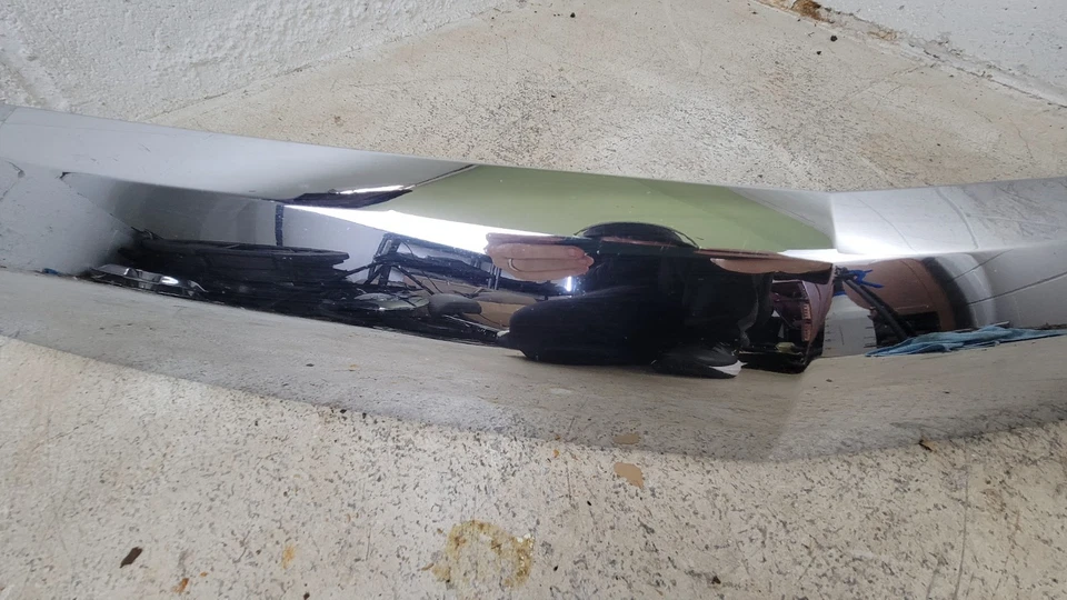 2007 - 2014 LINCOLN NAVIGATOR OEM CHROME FRONT UPPER HOOD TRIM BEZEL - Image 3 of 4