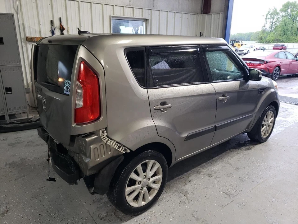 Used Air Cleaner Assembly fits: 2013 Kia Soul 2.0 Grade A - Image 4 of 4