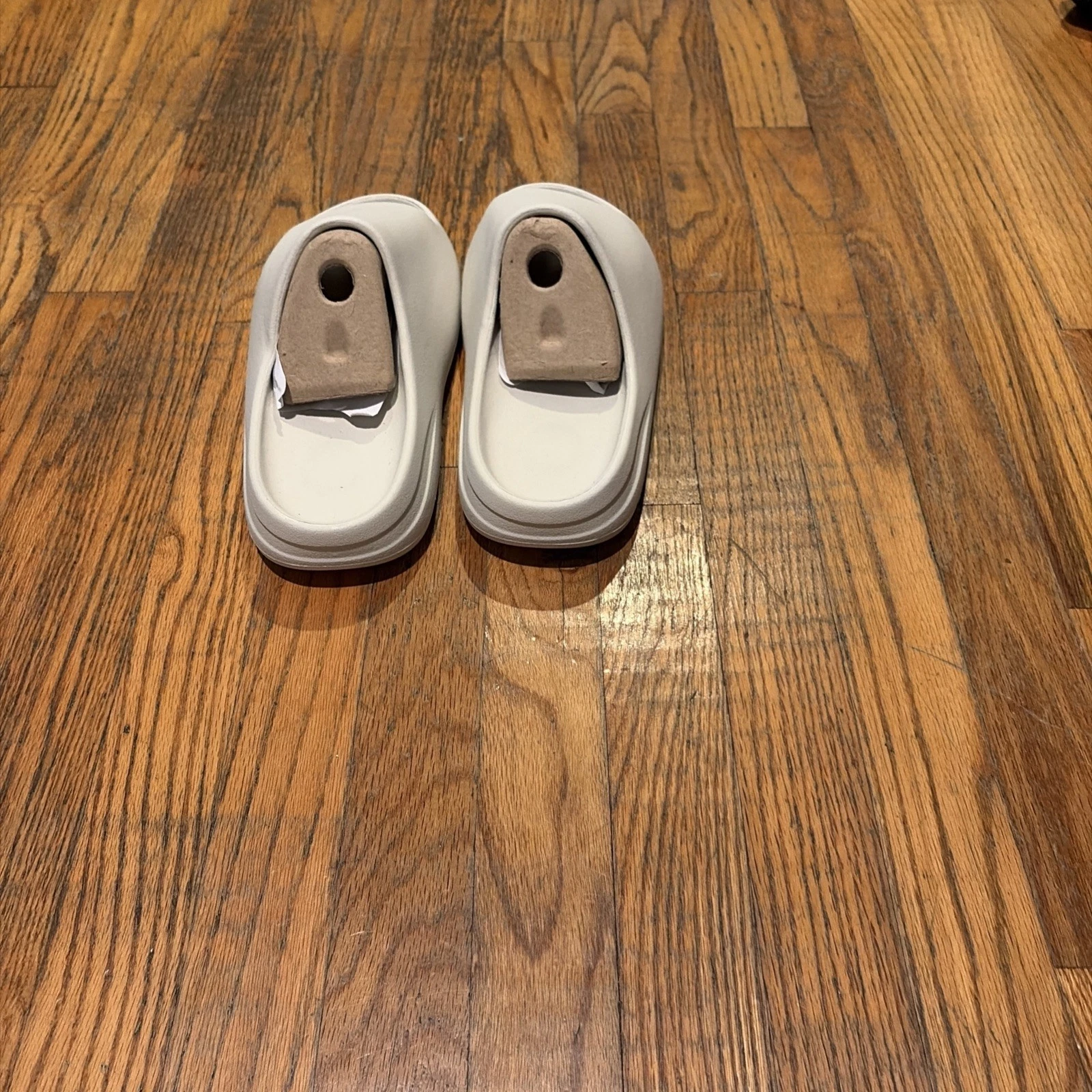 YS-01 White Slides Size 8 New Yeezy Style Fast Shipping