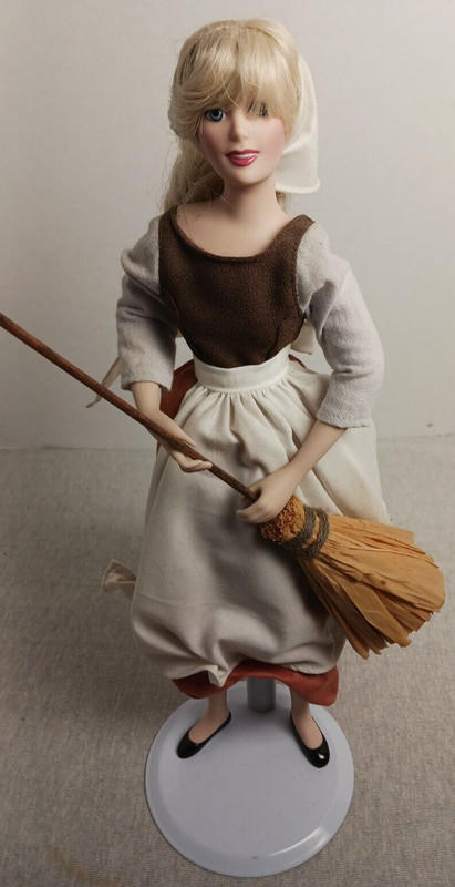 Disney's Cinderella Handmaiden Doll By Franklin Mint - Broom Intact - Maid