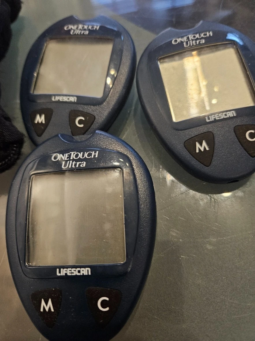 3 × One Touch Ultra y estuche - Sistema de monitoreo de glucosa en sangre