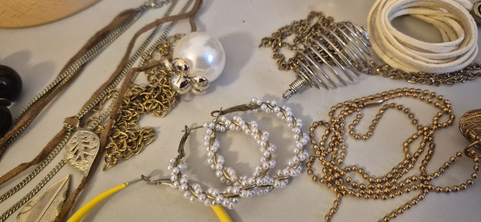 Modeschmuck Konvolut Vintage Holz Armreifen Ohrringe Broschen Anstecker Kette - Bild 3 von 4