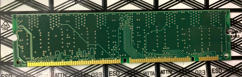 Infineon HYS64V16300GU-7.5-C2 PC133-333-520 128MB Sync 133MHz CL3 SD-RAM Module - Image 2 of 2