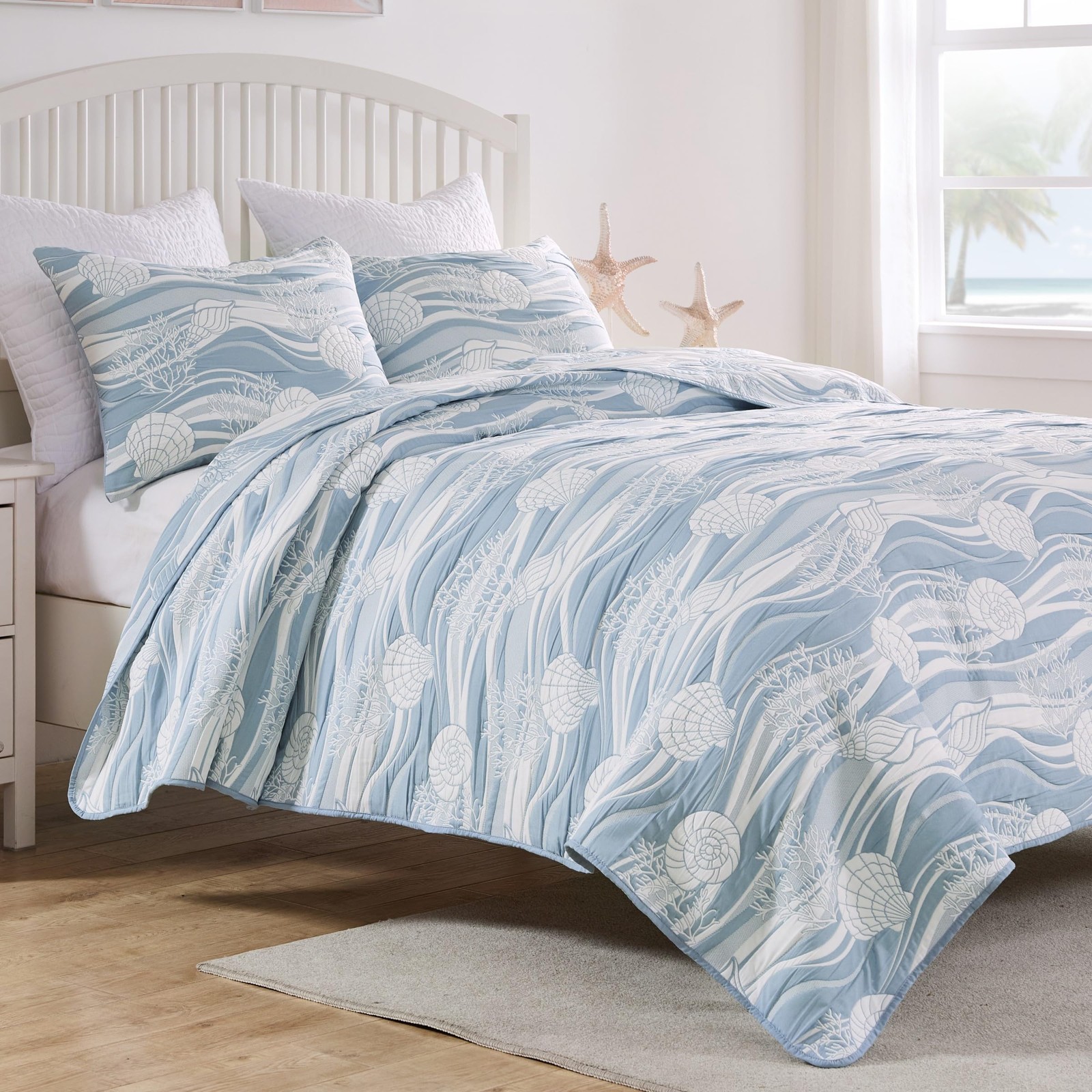 Greenland Home Coastal Paradise Reversible Matelass&eacute; Coverl