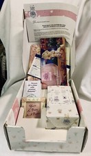 1996 Enesco Precious Moments Collectors Club You're Pretty As Picture Member Kit