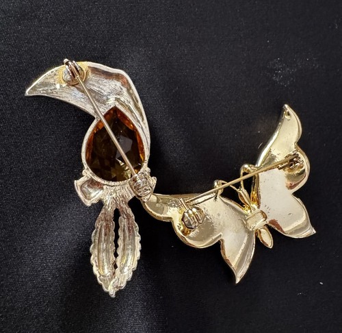 2 Vintage Estate Multi Colored crystal Pave / Rhinestone Butterfly & Toucan - Picture 2 of 8