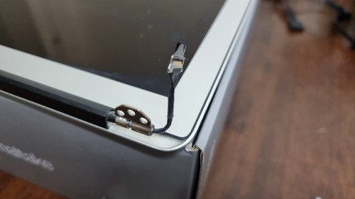 Macbook Air 13'' Screen Display Assembly 2013 to 2017 (A1466) - LCD not working - Picture 2 of 16