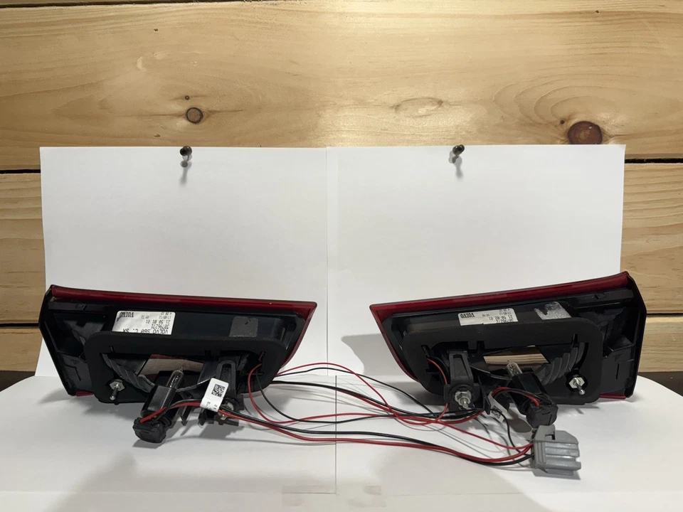Juego Volvo S60 2011 2018 luz trasera montada en tapa maletero interior derecha e izquierda OEM Foto 4 de 4