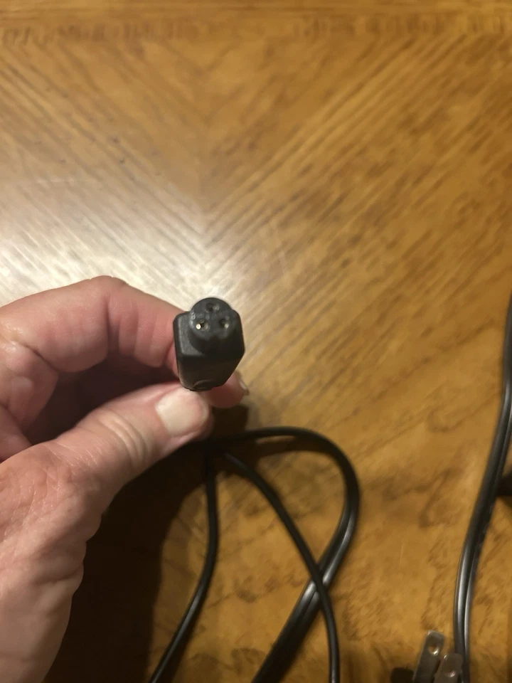 Intocircuit Wall Charger 42v 2.0A model CP4220 - Image 4 of 4