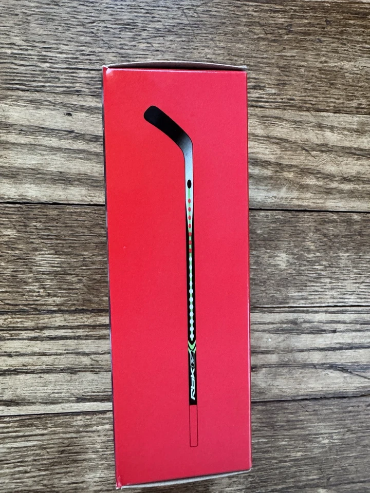 Estuche Pavel Datsyuk Mini Stick Detroit Red Wings SGA 3/4/25 NUEVO EN CAJA Foto 4 de 4