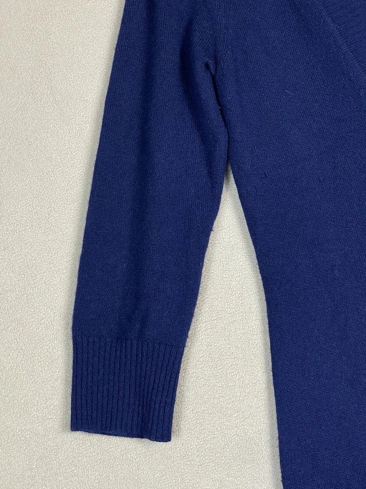 Suéter feminino Diane Von Furstenberg azul médio cashmere botão para cima manga 3/4 - Imagem 4 de 4