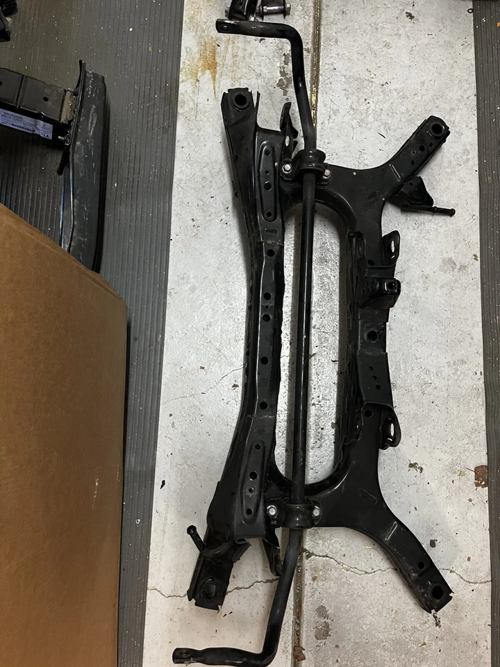 Toyota Prius Prime 2017-2020 OEM subchasis delantero/montaje Crossmember Foto 3 de 4