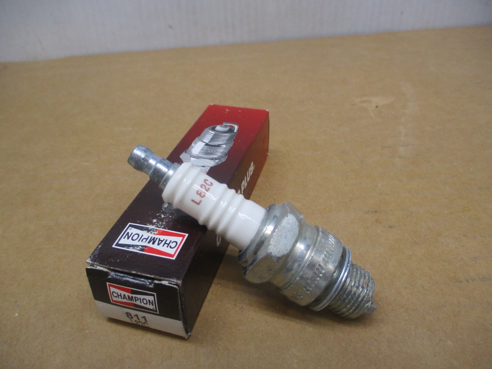 OEM CHAMPION PART # 811 SPARK PLUG L82C