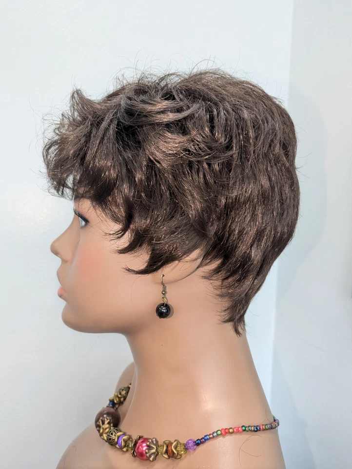 Peluca Petite Cap Corta Sintética Color 6 Mediana Marrón Castaño Foto 3 de 4