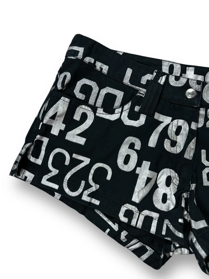 Mini Pantalones Cortos Dolce & Gabbana Beachwear Negros Con Logotipos Plateados DG Para Mujer Talla S” Foto 3 de 4