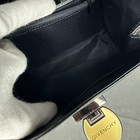 Foto 14 di 24
